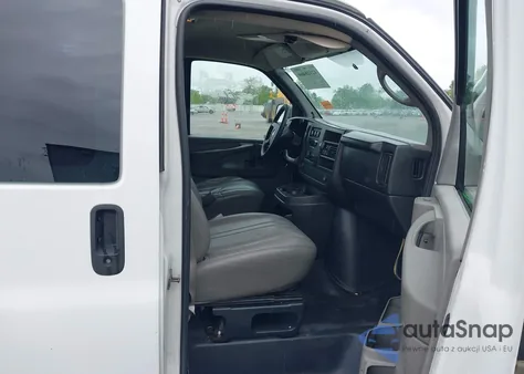 2010 Chevrolet Express 1500 Work Van из США, поврежденный, VIN 1GCUGADX3A1107386